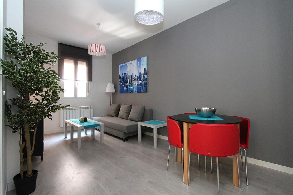 Apartamentos Dali Madrid Szoba fotó