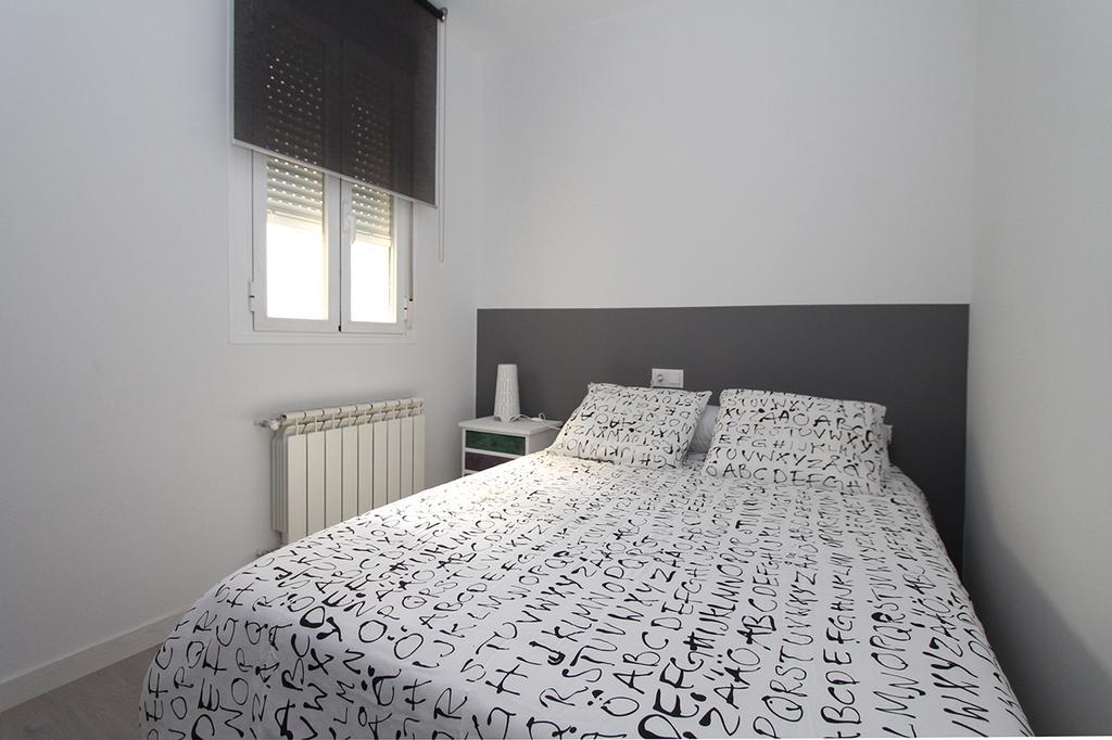 Apartamentos Dali Madrid Szoba fotó