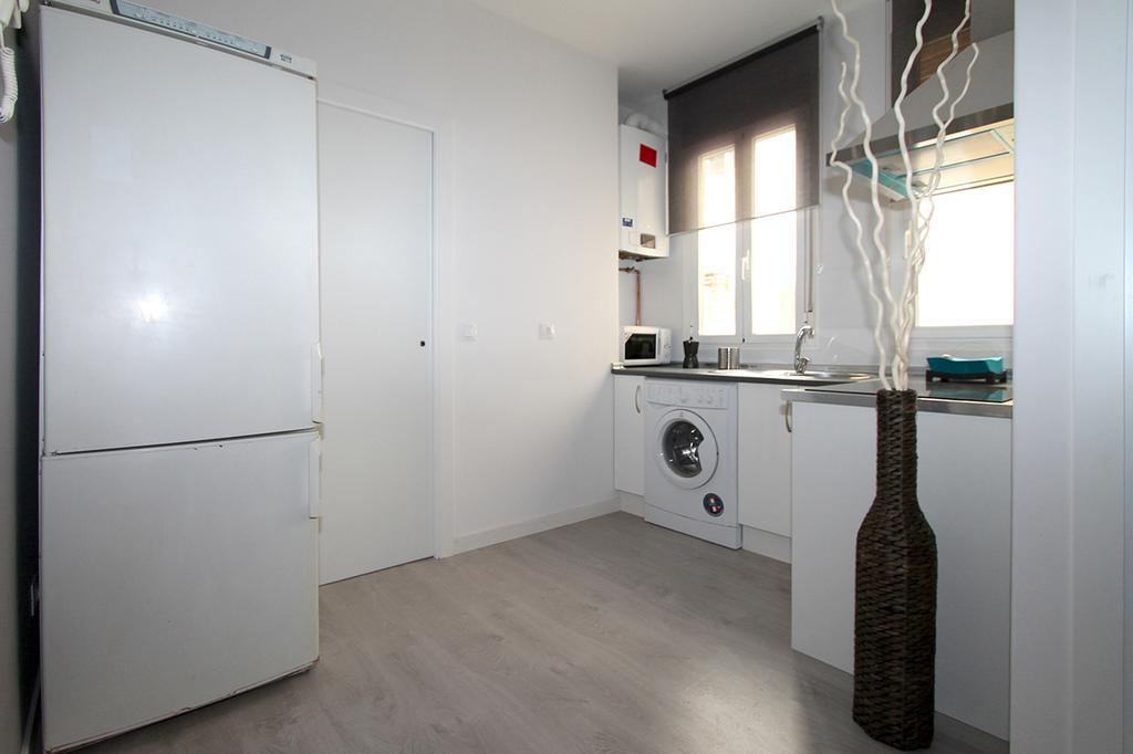 Apartamentos Dali Madrid Szoba fotó